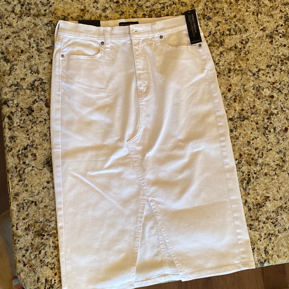 Womens denim skirt with V cut in front - slim and stretchy - NWT